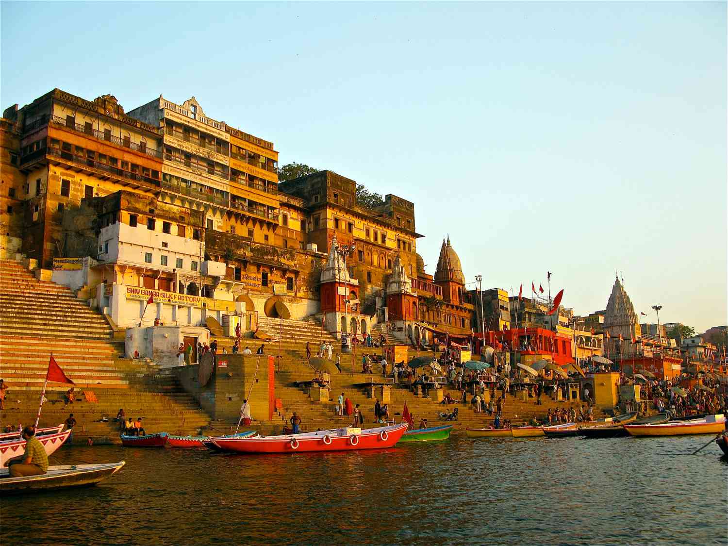 Ahilya_Ghat_by_the_Ganges-_Varanasi-58eab0325f9b58ef7e2bac9e